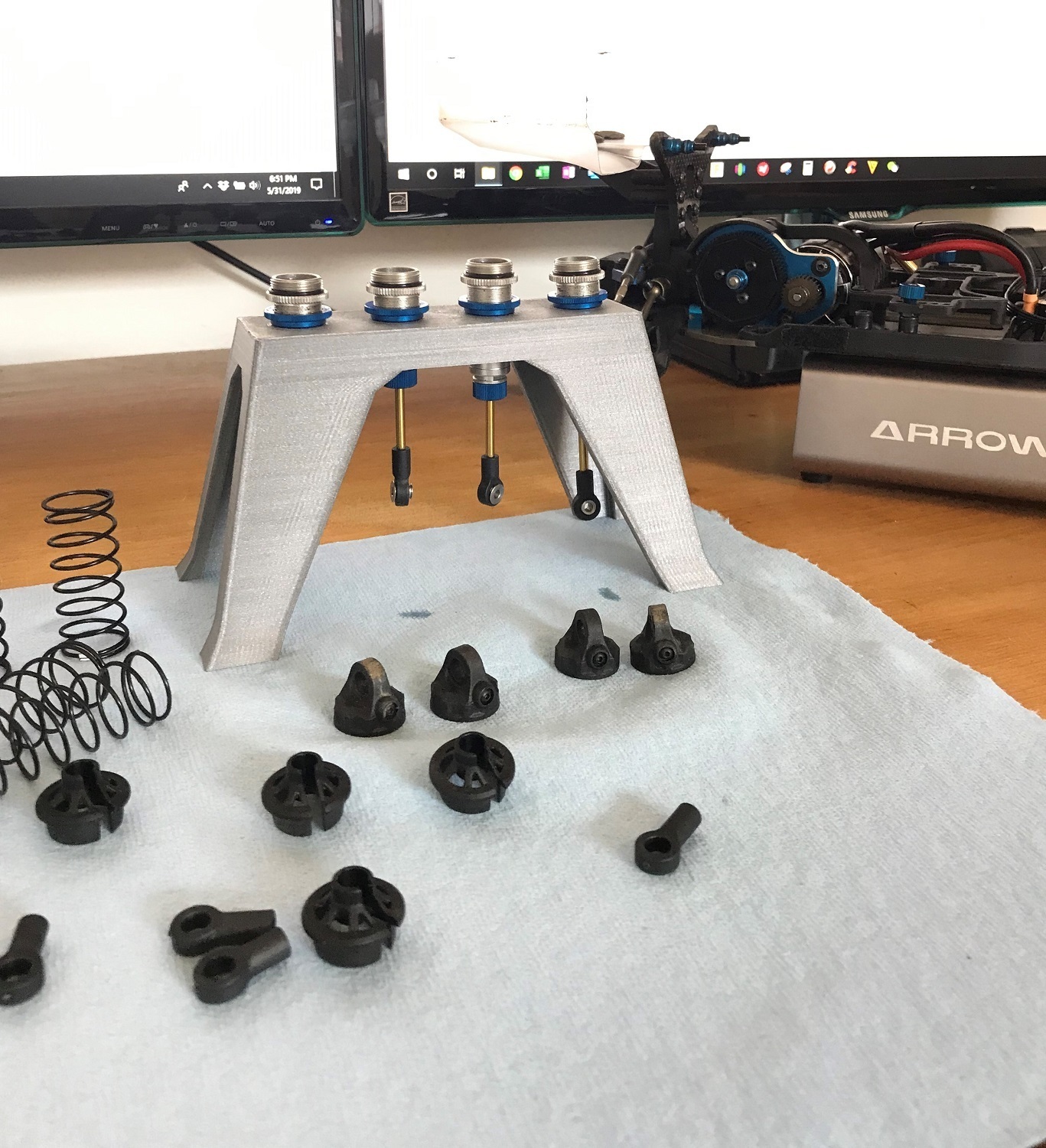 STL file RC Shock Stand 110 Scale Shocks・3D printable model to